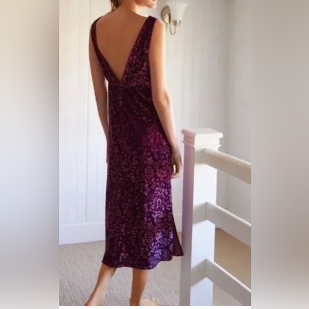 By Anthropologie Lounge Floral V-Neck Velvet Midi Dress in Plum - Picture 2 of 12